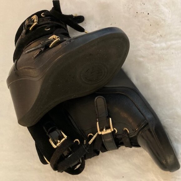 MK Black & Gold Wedge Lace Up Ankle Boot/Bootie (Pre Owned) Size 7.5 M - Picture 3 of 5
